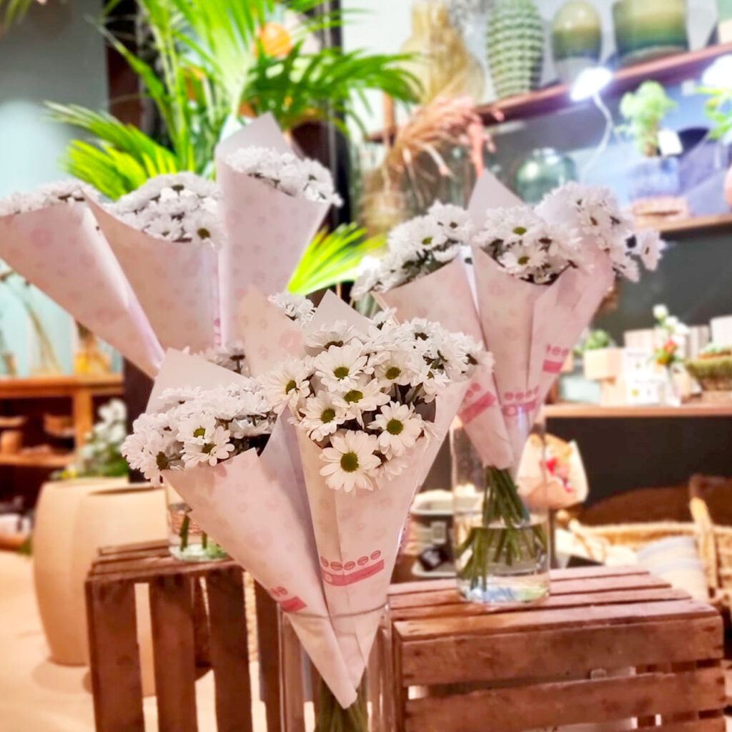 Ramos de margaritas para regalo corporativo de la cadena de heladerías Bicos de Xeado